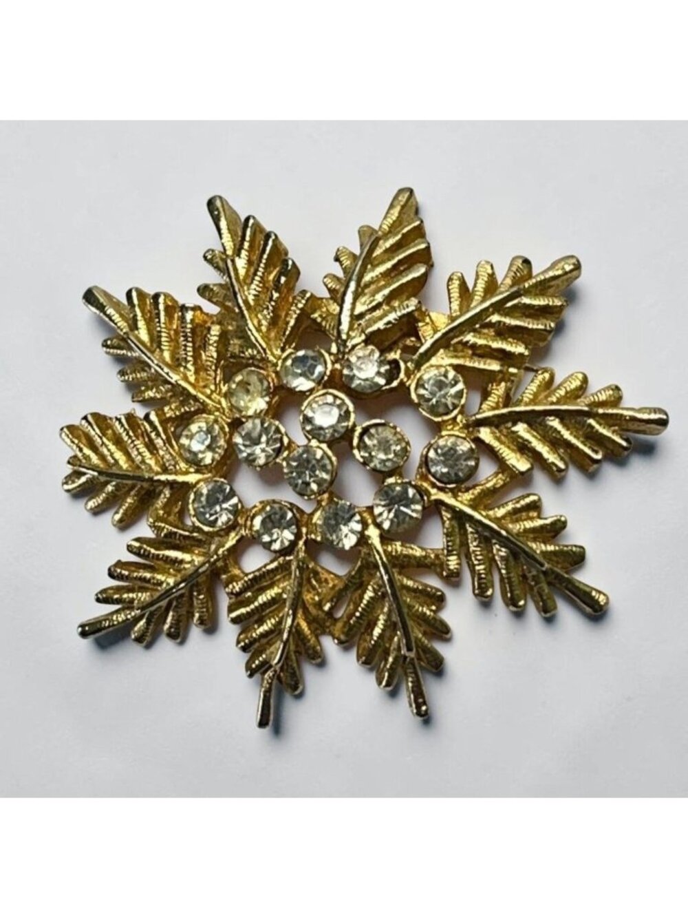 Vintage Rhinestone Snowflake Brooch Pin Gold Tone Floral Starburst Elegant
